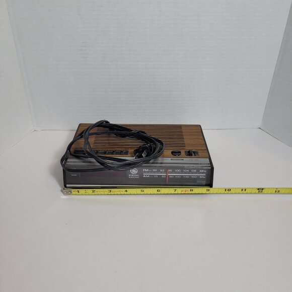 Vintage GE General Electric Alarm Clock Radio Brown Woodgrain AM/FM 7-4624 - Picture 11 of 11